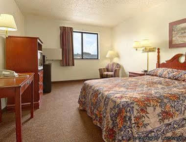 Super 8 By Wyndham Kansas Hotel Independence