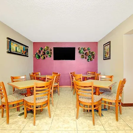 Super 8 By Wyndham Independence Kansas City 
